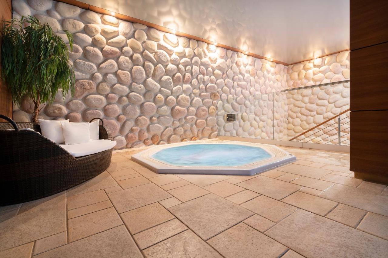 Odyssey Clubhotel Wellness & Spa Adults Only Kielce Esterno foto