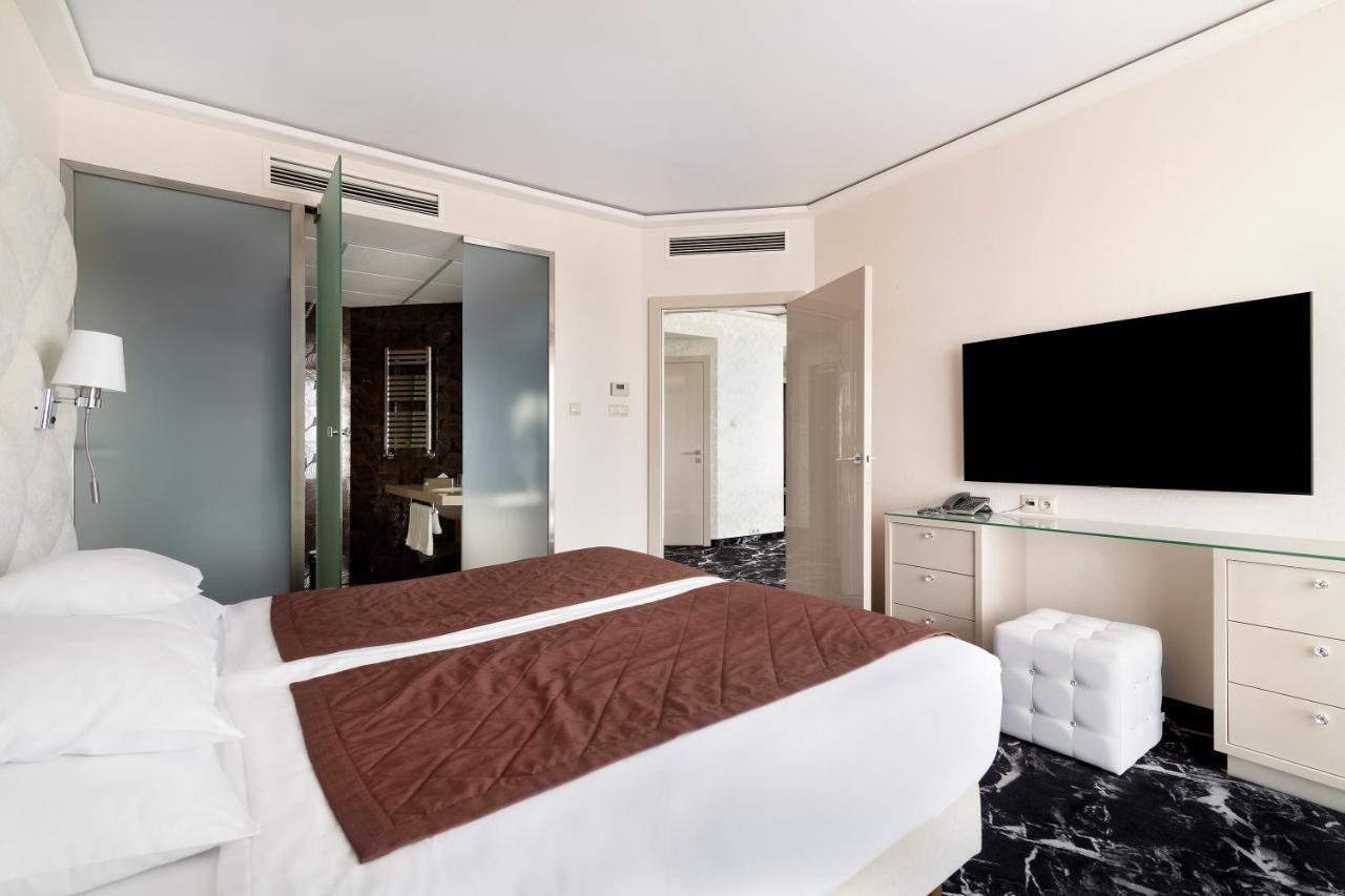 Odyssey Clubhotel Wellness & Spa Adults Only Kielce Esterno foto
