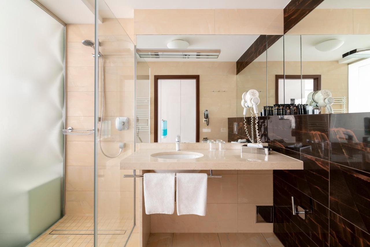 Odyssey Clubhotel Wellness & Spa Adults Only Kielce Esterno foto