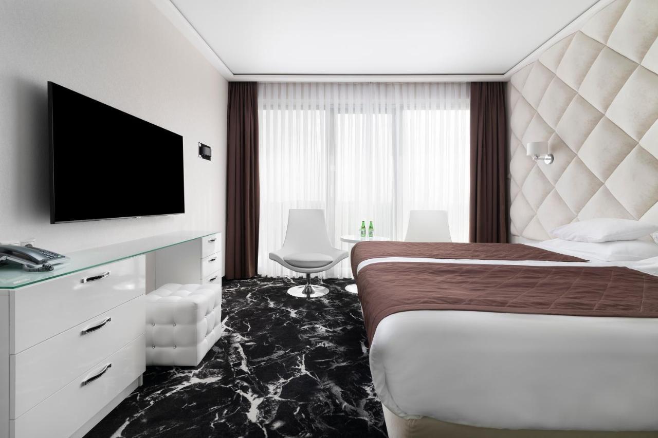Odyssey Clubhotel Wellness & Spa Adults Only Kielce Esterno foto